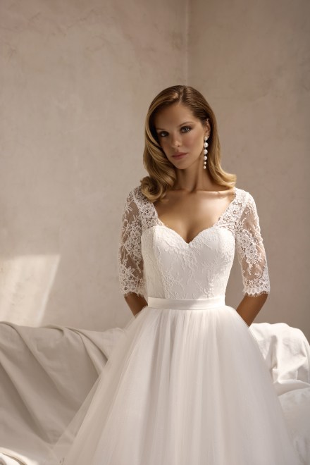 https://www.sposa-lia.com/images/stories/virtuemart/product/per-in white-018-mell-02.jpg
